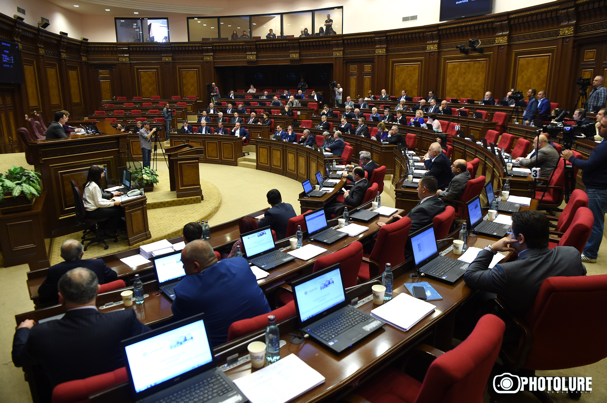 здание парламента в армении