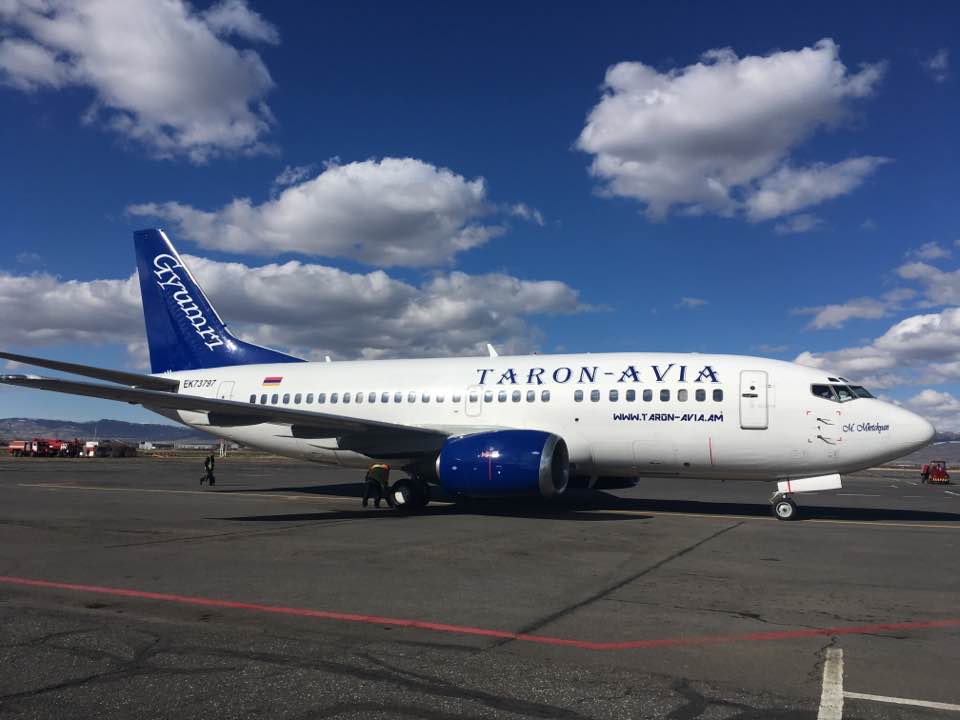 Сайт авиакомпании армении. Ширак авиа 737. Боинг 737 Ширак авиа. Самолёт Боинг 737-500 Ширак авиа. Boeing 737 армянские авиалинии.