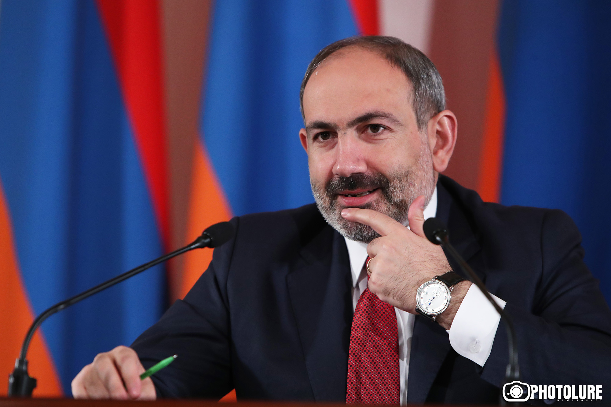 Армения вступила. Nikol Pashinyan. Премьер министр Армении. Пашинян Фотолур.