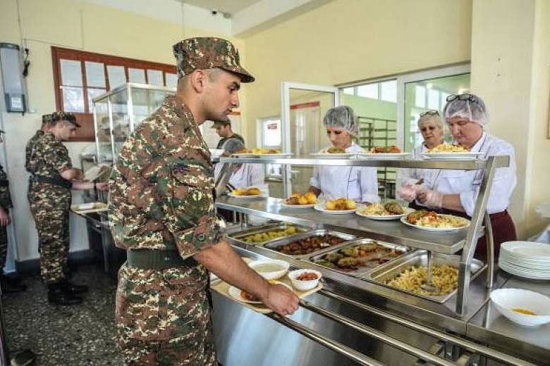 Столовая в армии фото