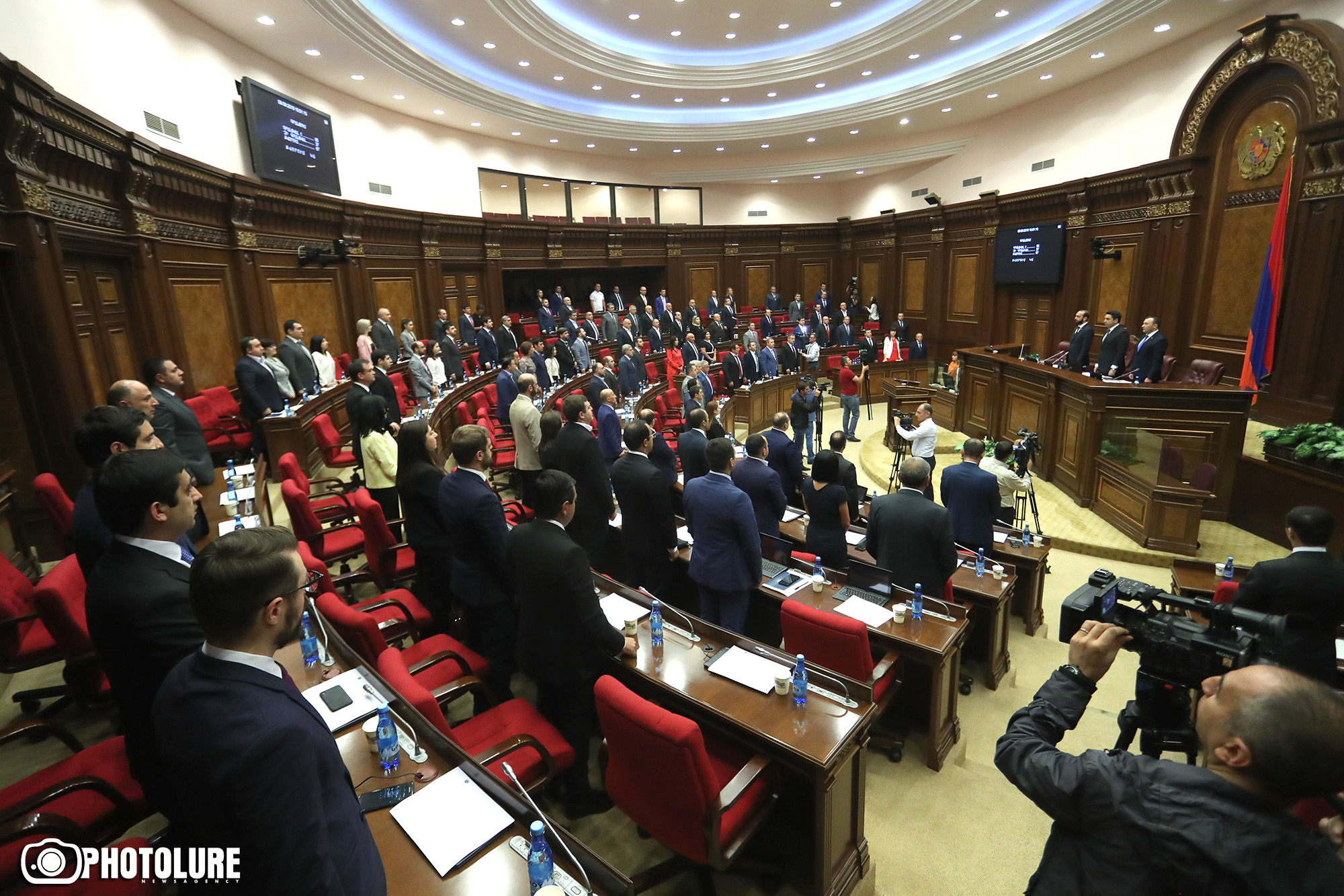 Армения гос. Национальное собрание (парламент) Армения. Заседание национального собрания Армении. Национальное собрание Ереван. Госдума Армении.