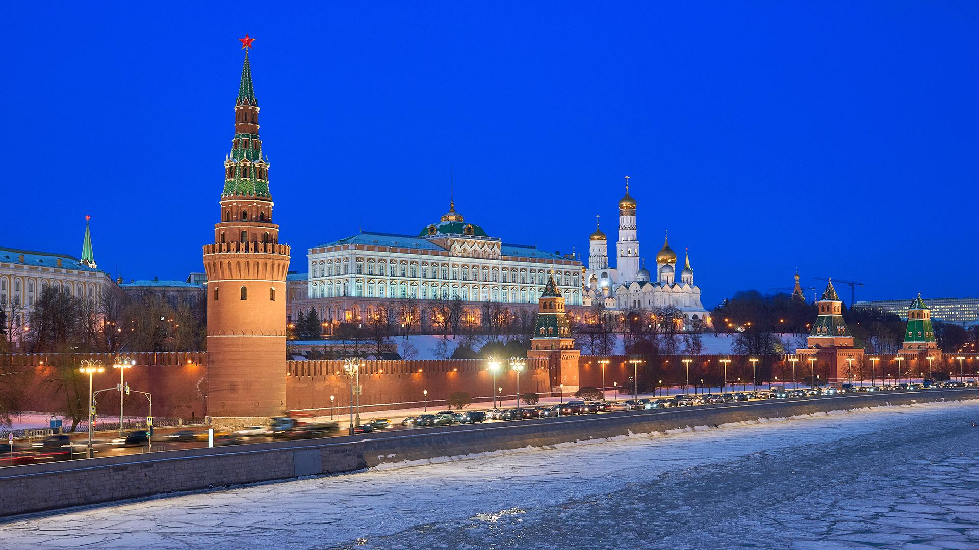 Кремль Москва ночью зимой