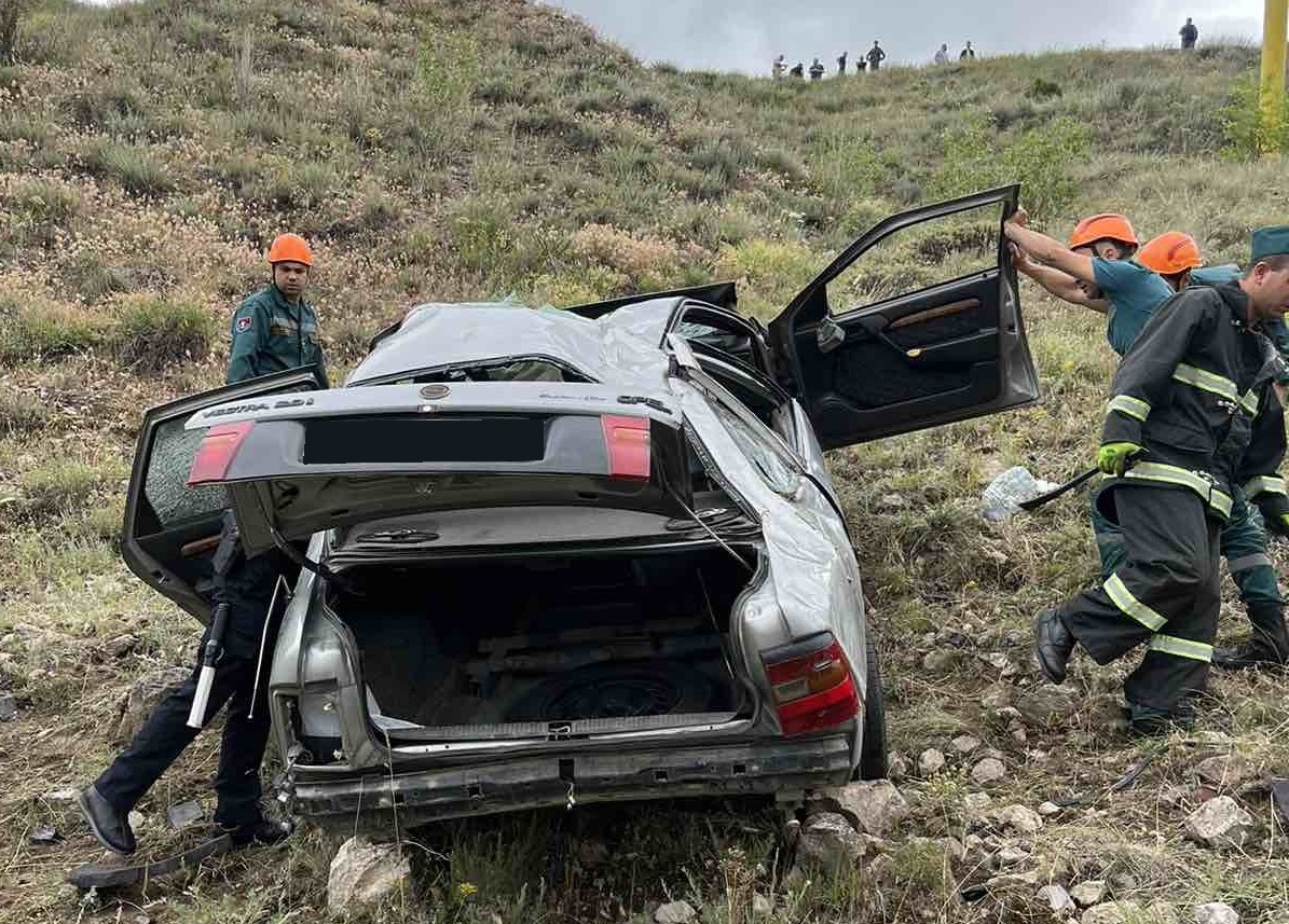 Автомобиль сорвался в ущелье на Севанской трассе: водитель скончался по  дороге в больницу - ՓԱՍՏԻՆՖՈ | Իրավական լուրեր, իրադարձություններ,  վերլուծություններ, տեսանյութեր