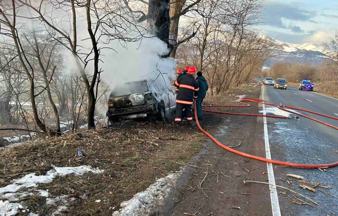 Автомобиль врезался в дерево и загорелся в Лори, один человек погиб, еще  один пострадал - ՓԱՍՏԻՆՖՈ | Իրավական լուրեր, իրադարձություններ,  վերլուծություններ, տեսանյութեր